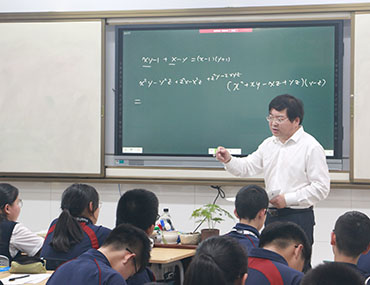 特级教师吴国建莅临金华海亮外国语学校指导